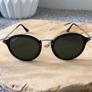 Polarized Black circle ray bans RB2447 with case